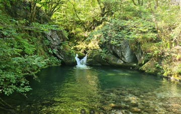 cascada en el area receativa de la pesanca en Asturias